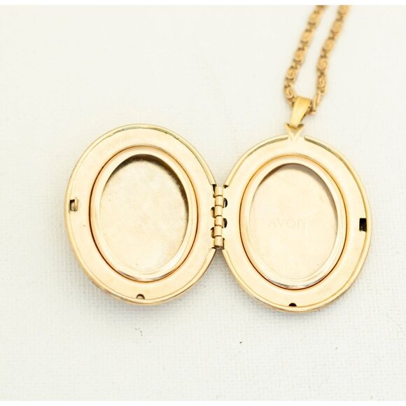 Vintage Victorian Locket Necklace by Avon 24 Inch - A1 - Picture 2 of 4